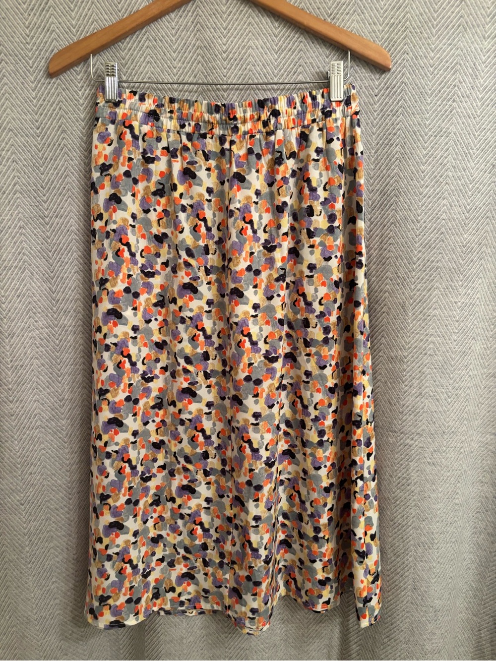 Elastic-Waist Multi-Color Midi Skirt - Picture 4 of 4
